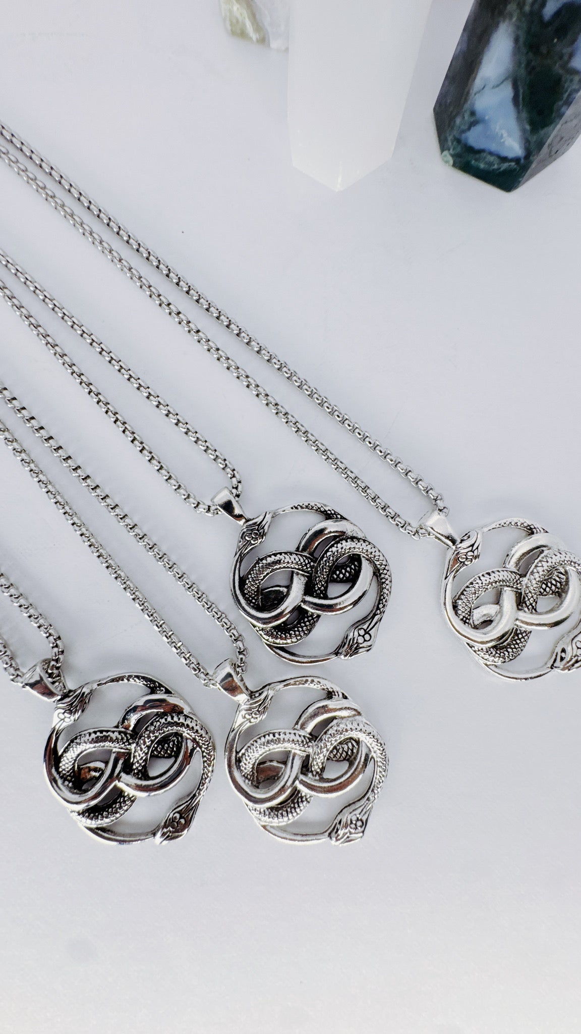 Collar Ouroboros de dos tonos